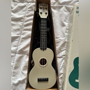 White Ukelele - Makala ‘The Waterman’